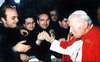 Padre Raffaele saluta Goivanni Paolo II