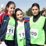 Giulia Vetere con le altre due atlete del Liceo Bonghi-Rosmini ad Amendola