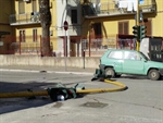 Il semaforo caduto nei pressi del Carcere (foto Luceranet)