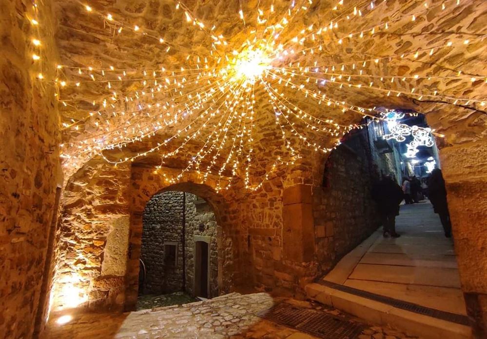 Natale a Celle di S.Vito tra luci, sapori, casetta di Santa Claus e albero dei nati