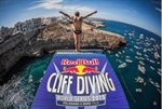 Polignano a Mare: la folla dei 55.000 acclama i campioni della Red Bull Cliff Diving World Series