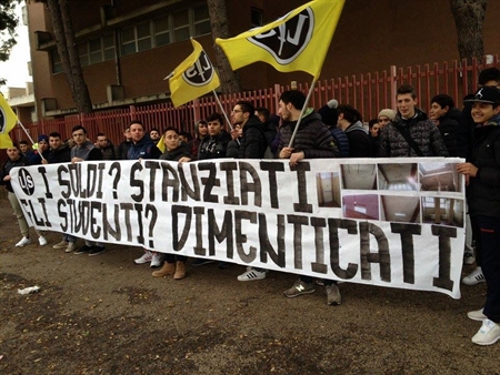 Protesta al tecnico Pacinotti di Foggia: Fondi? Stanziati. Studenti? Dimenticati