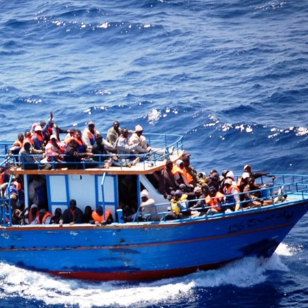 I migranti tra morte nel Mediterraneo e menefreghismo della comunità internazionale. Nota e poesia sui profughi da Pasquale Zolla