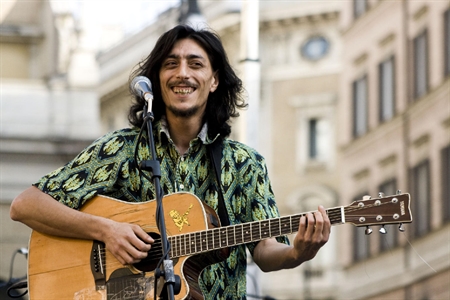 Sandro Joyeux a Borgo Mezzanone, musica contro la schiavitù