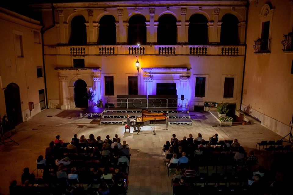 La musica risuona ancora nelle corti di Capitanata, con i professori d'orchestra di Santa Cecilia e la prima edizione del premio corti di capitanata
